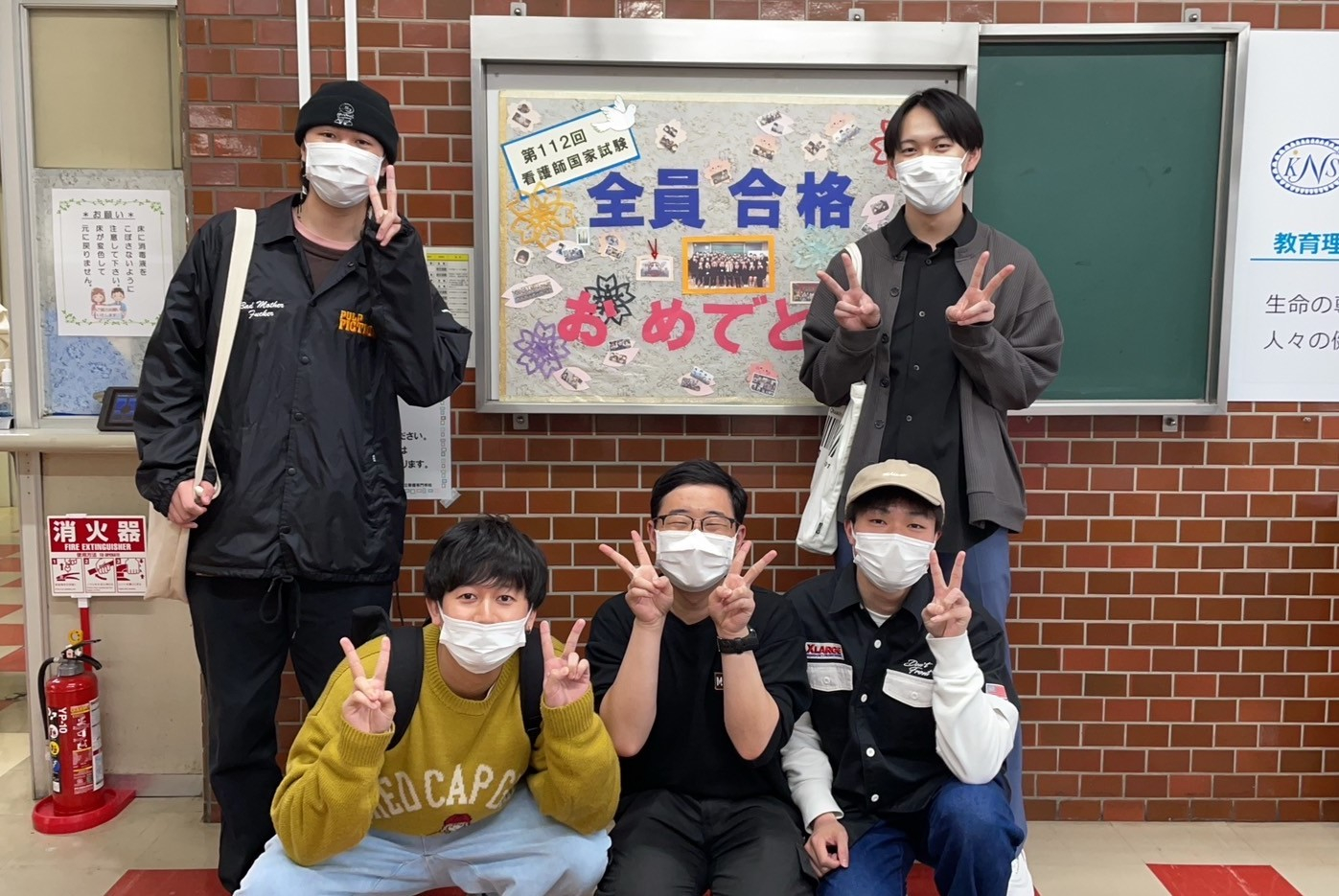 卒業生の記念集合写真