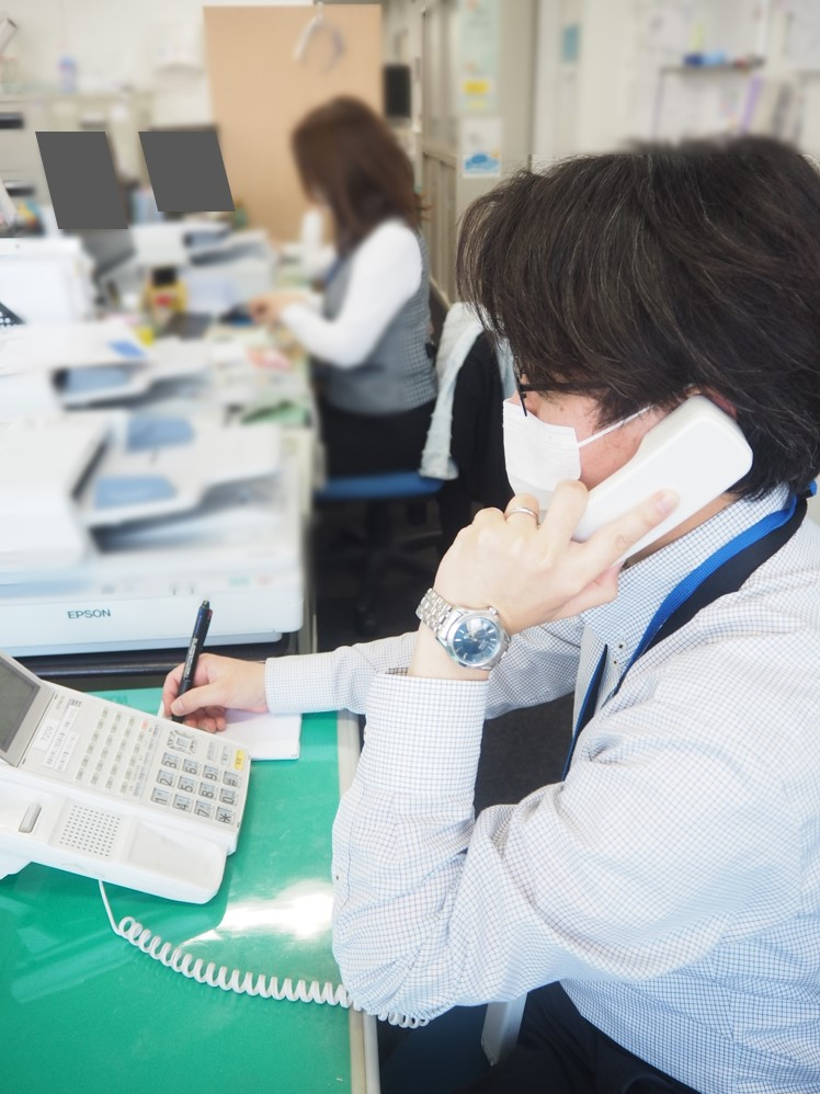 「さらくら41号：2ページ目」地域医療連携室業務様子.jpg